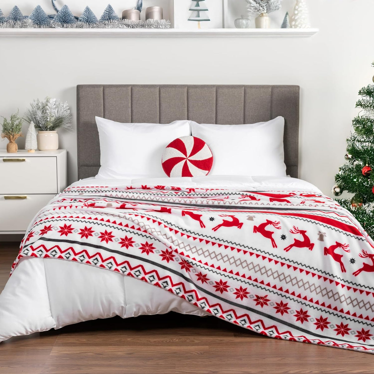 Holiday Reindeer & Snowflakes Fleece Throw Blanket – Red, 50" x 60"