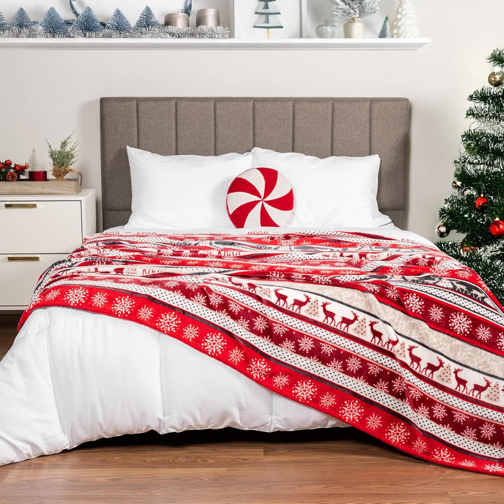 Holiday Reindeer & Snowflakes Fleece Throw Blanket – Red, 50" x 60"