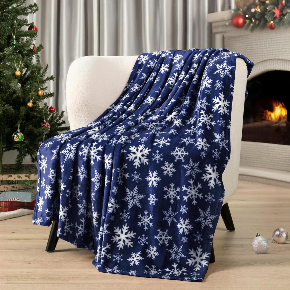 Holiday Reindeer & Snowflakes Fleece Throw Blanket – Red, 50" x 60"