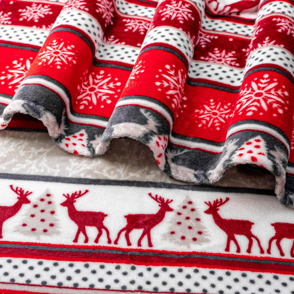 Holiday Reindeer & Snowflakes Fleece Throw Blanket – Red, 50" x 60"
