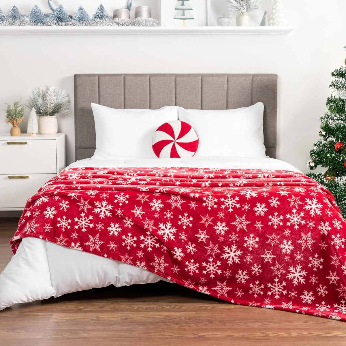 Holiday Reindeer & Snowflakes Fleece Throw Blanket – Red, 50" x 60"